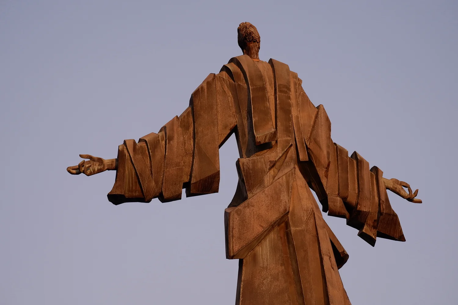 Modeling Sculpture In The Philippines / When looking at a sculpture in