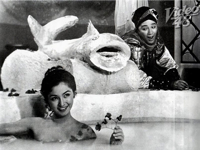 This scene I don’t remember: Nida Blanca and Nestor de Villa in their own “milk” bath scene, eight years before Liz Taylor had her own as “Cleopatra” in the million-dollar 1963 production. (Photo courtesy of Video48 and Simon Santos.)