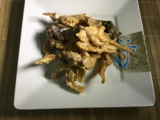 Crispy-fried, Salted Egg Fish Skin (Photo by Rene Astudillo)