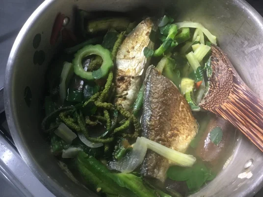 Dinengdeng With Fried Bangus (Photo by Rene Astudillo)