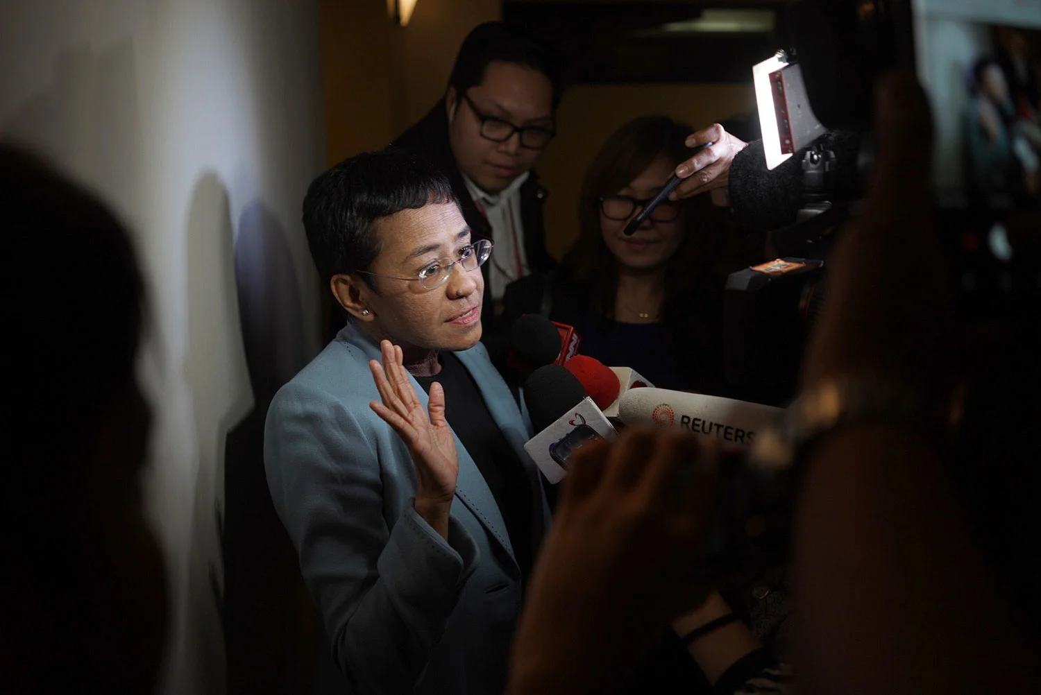 Maria Ressa talking to the press after being arrested by the NBI (Photo by Martin San Diego/Rappler)