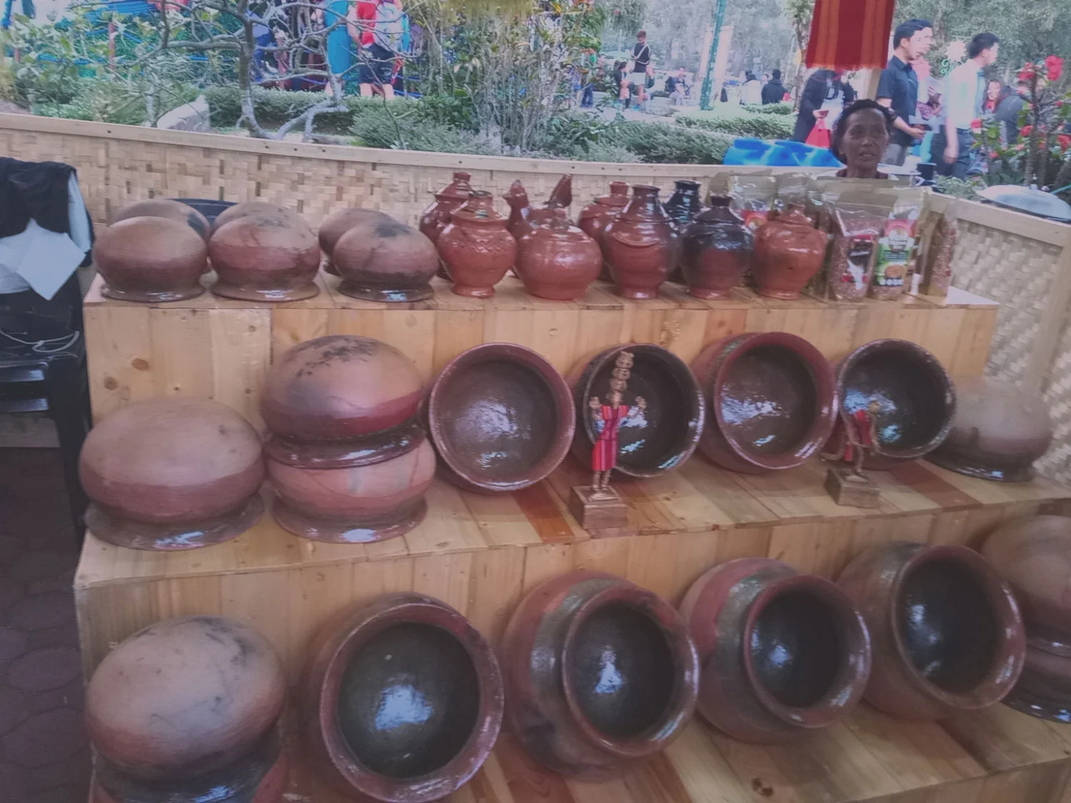 Dangtalan pottery at the Mangan Taku food festival held in Baguio City (Photo by Lourdes Guieb-Demetillo)