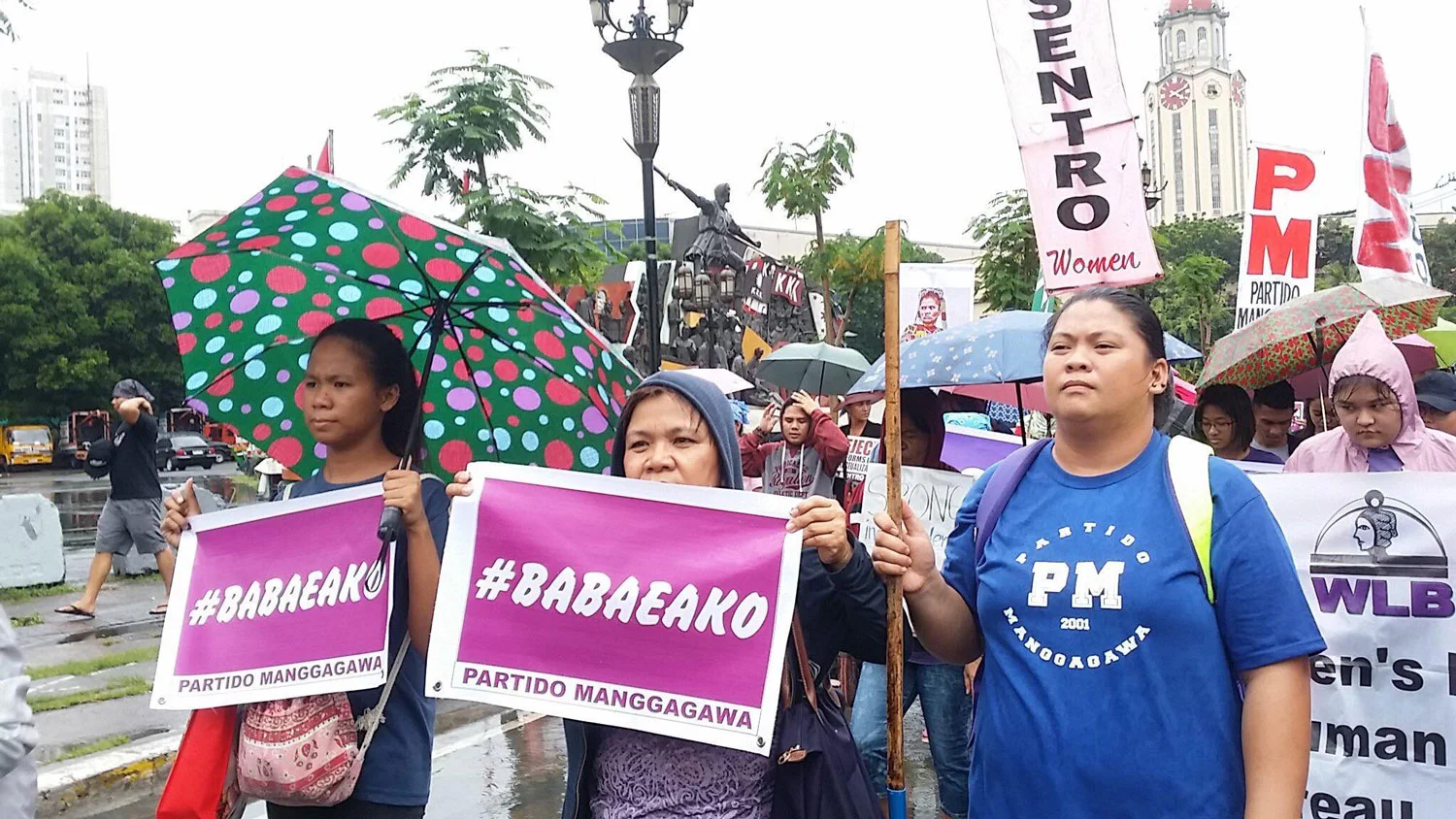 #BabaeAko Independence Day protest (photo by Dino Manrique)