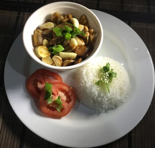 Garlic Cloves Adobo With Mushroom (Photo by Rene Astudillo)