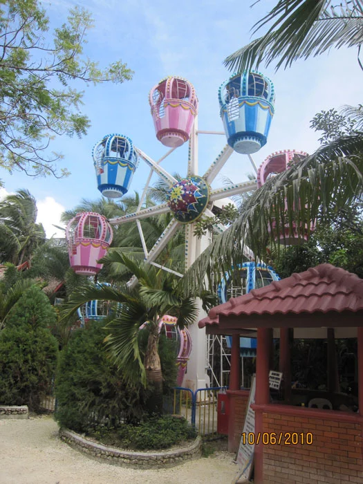 Ferris wheel at D’Mall (Photo by Willie Vergara)