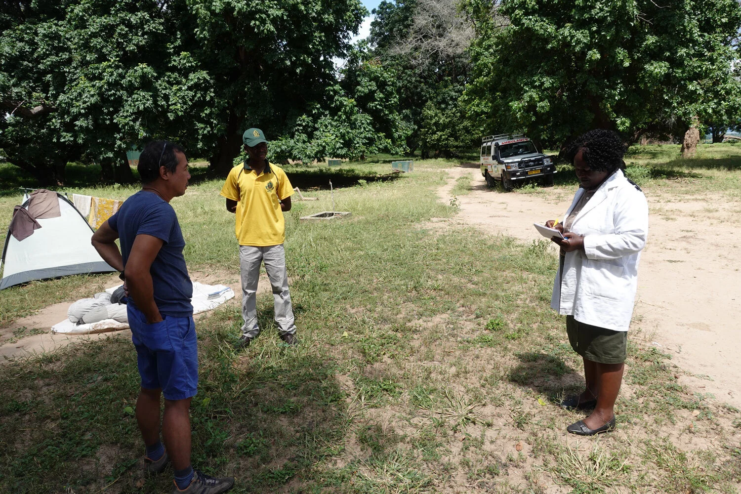 Zimbabwean health personnel visit Mana Pools to interview Louie about his COVID-19 status.