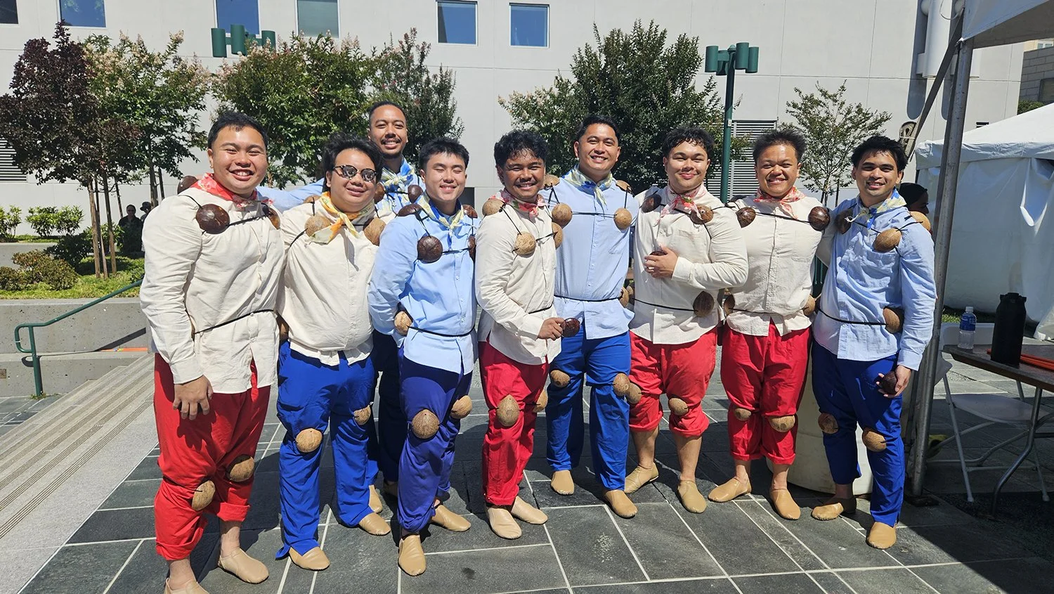 Mabuhay Folkloric Manlalatik.jpg