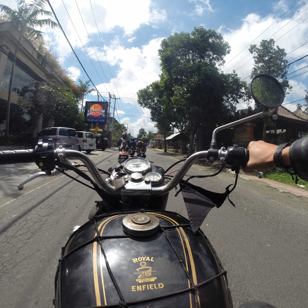 Leaving Bali we blasted North to take the top road. 