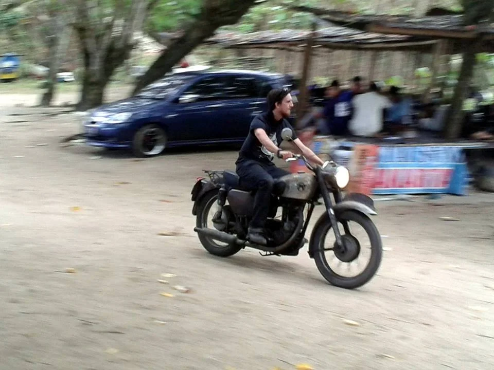 This Matchless has no right to run as well as did. The owner rode me under the table with it. 