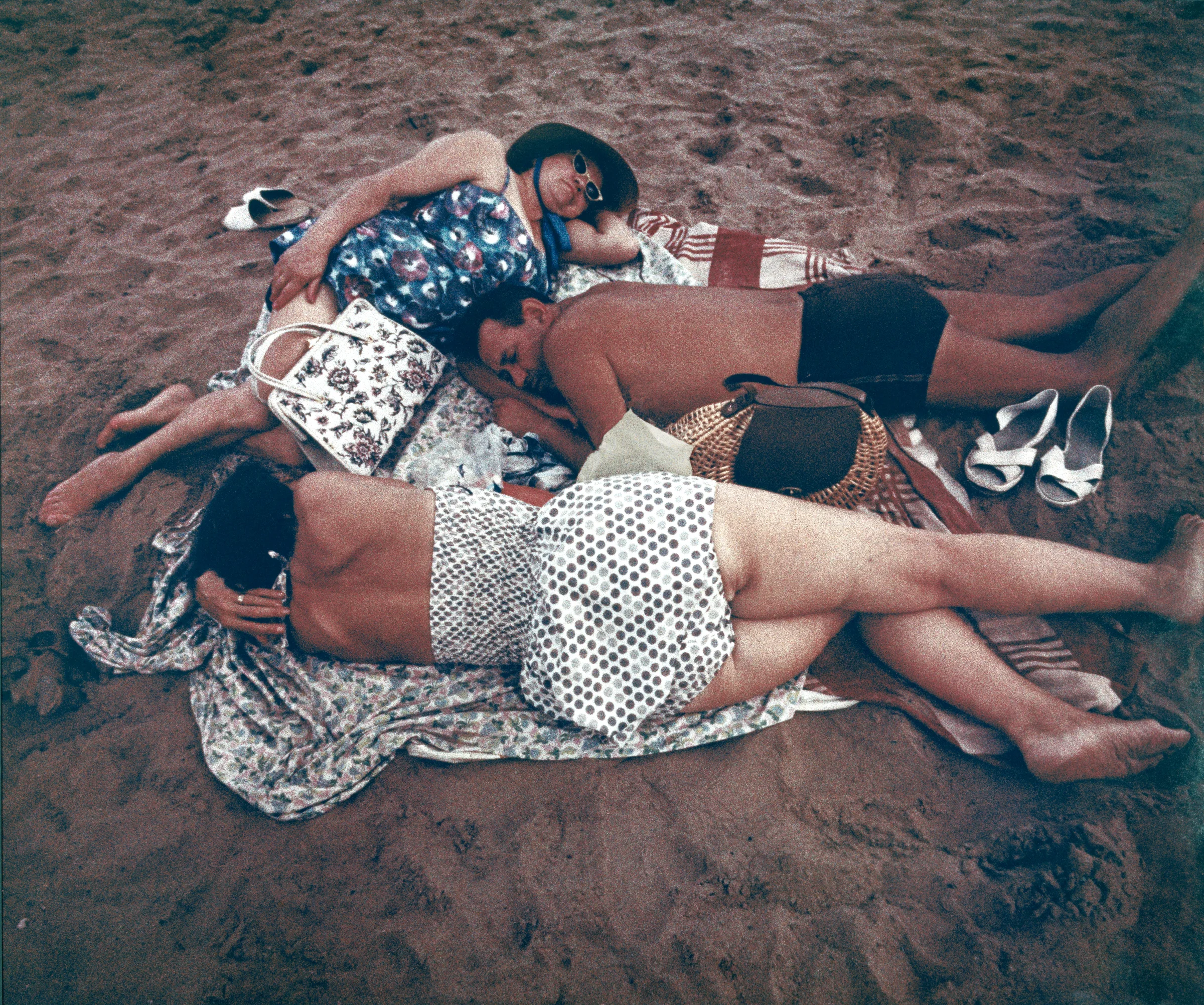 Aletti has described Rose's Coney Island photographs as remarkabley intimate portraits of people relaxing as if in the privacy of their own homes: "Roaming the Coney Island beach, Rose was careful not to burst that bubble . Always moving, holding his camera at his side, and looking anywhere but at his subjects, he was able to catch people at ease and unaware, often at close range."