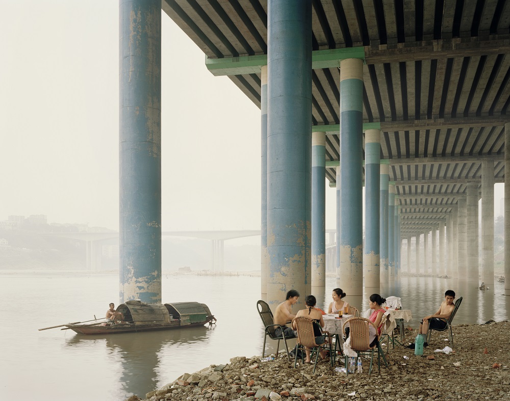 Nadav Kander, Chongqing IV (Sunday Picnic), Chongqing Municipality, 2006
