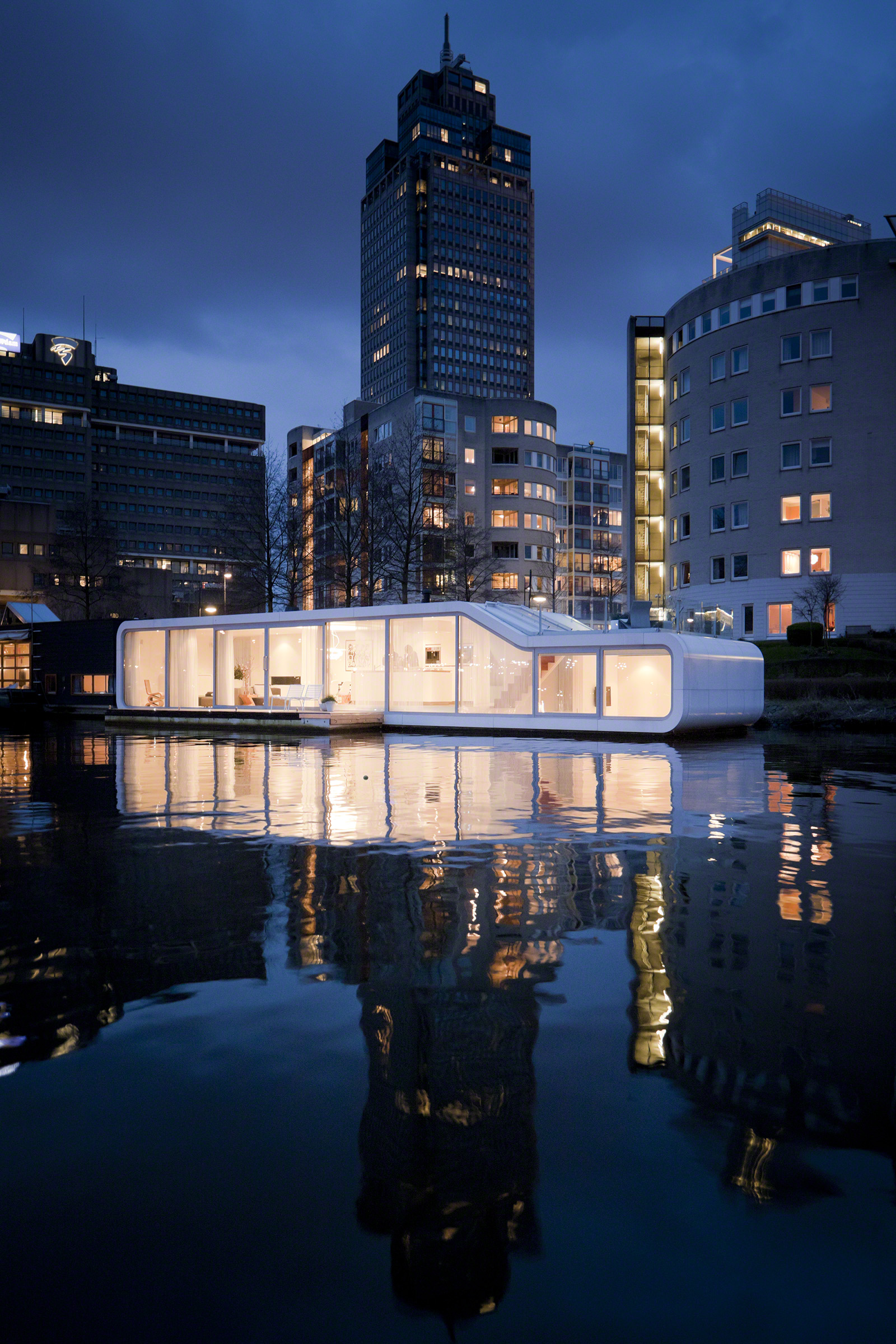 Watervilla de Omval, Amsterdam, the Netherlands. Photo: Iwan Baan