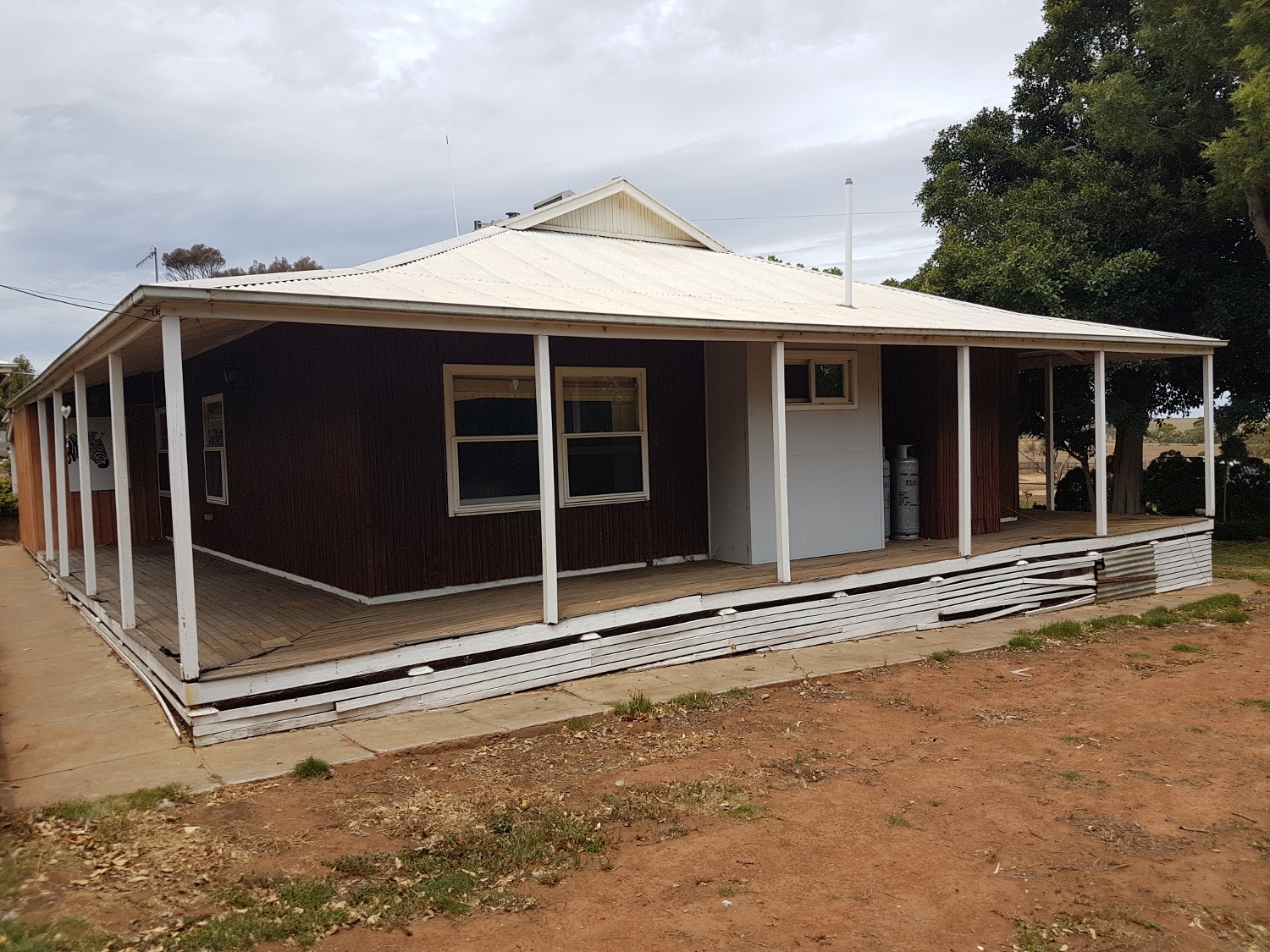 Farmhouse_extension_backview_before2 (1500x1125).jpg