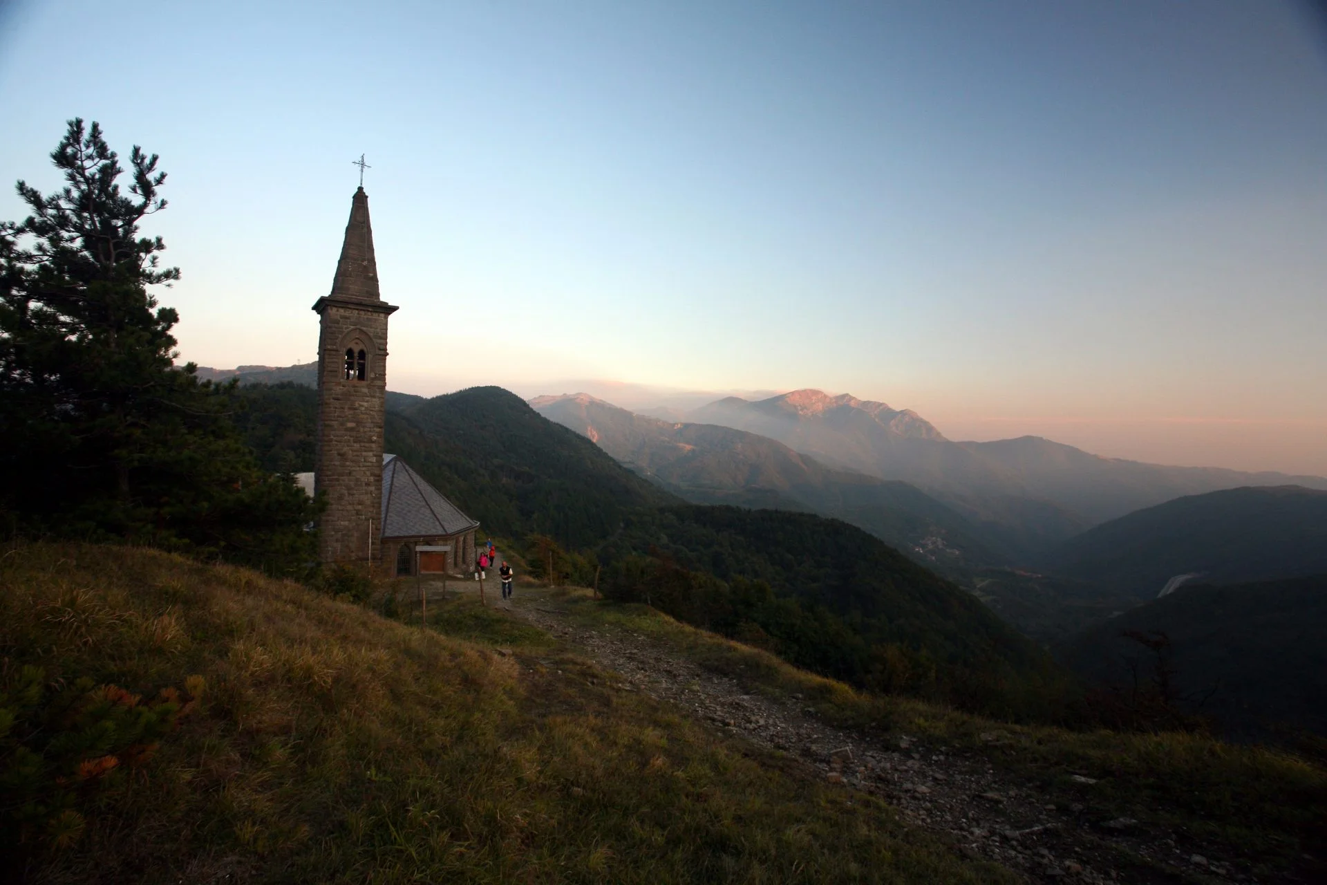 Via-Francigena-Passo-Cisa-AEVF_-1920x1280.jpg