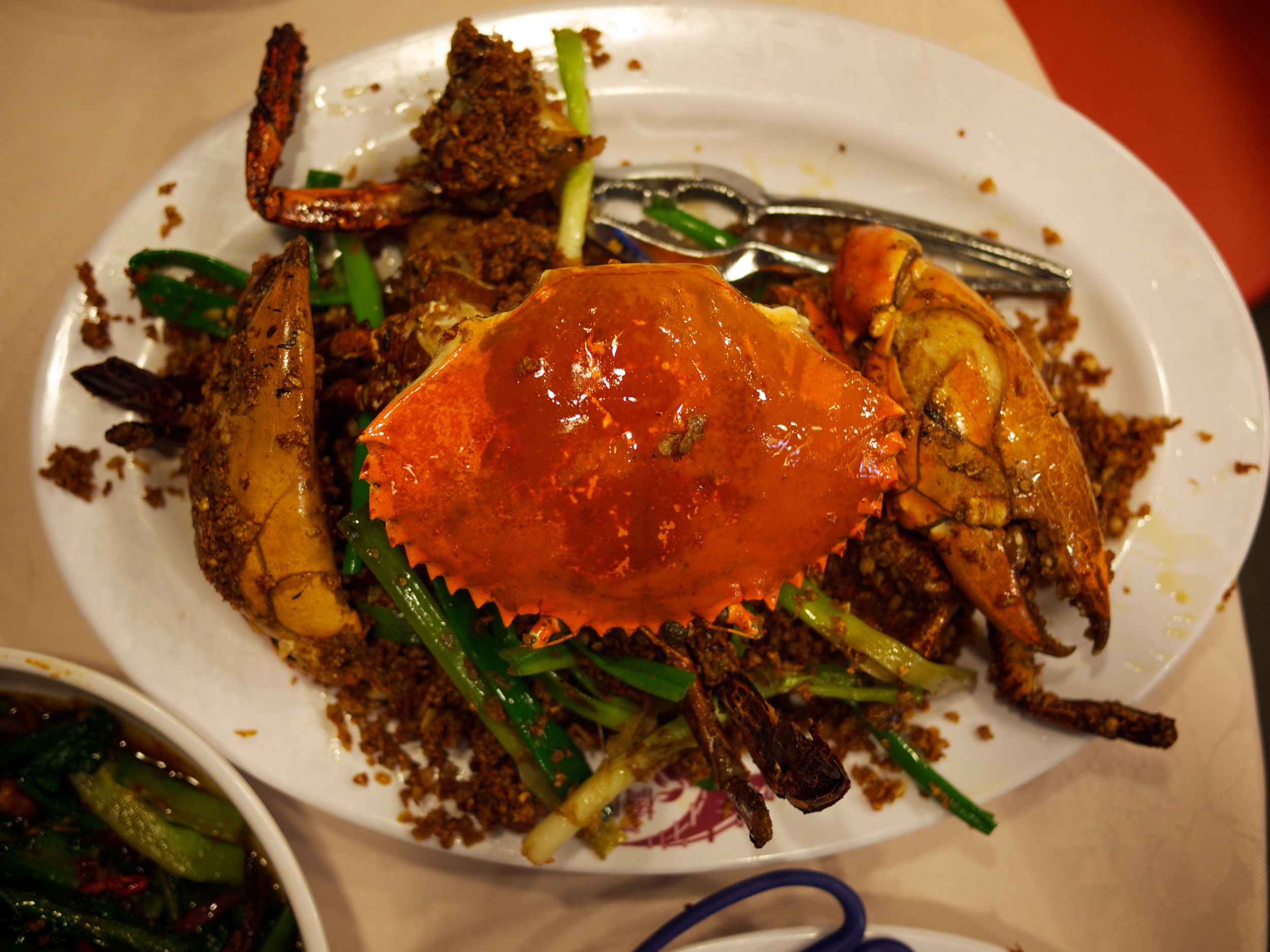 FOOD-ChiliCrab_2011-09-04_18-50-48_P1040274_©JosephLinaschke2011.jpg
