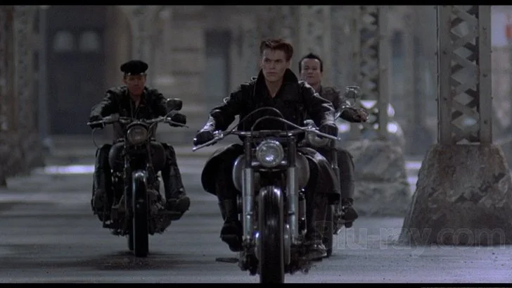 willem_dafoe_motorcycle.jpg