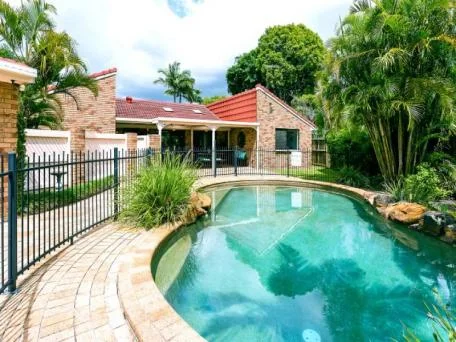 9 glen heaton court, carindale. sold for $805,500