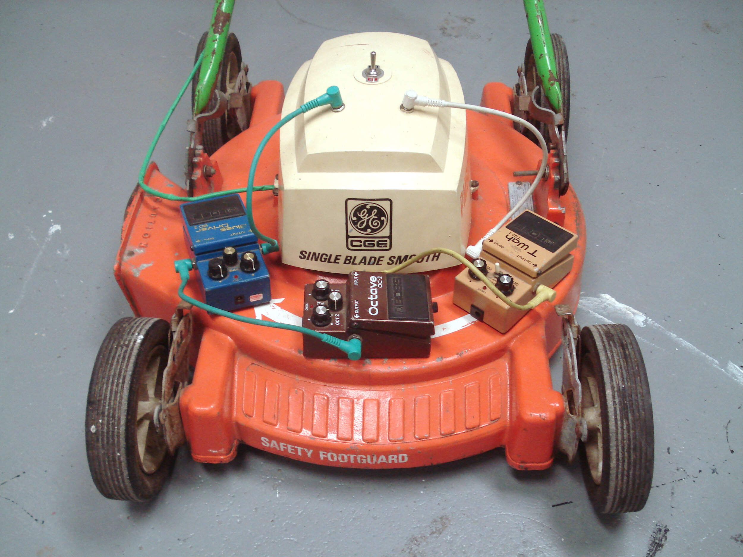 spacemower with pedals 2.jpg