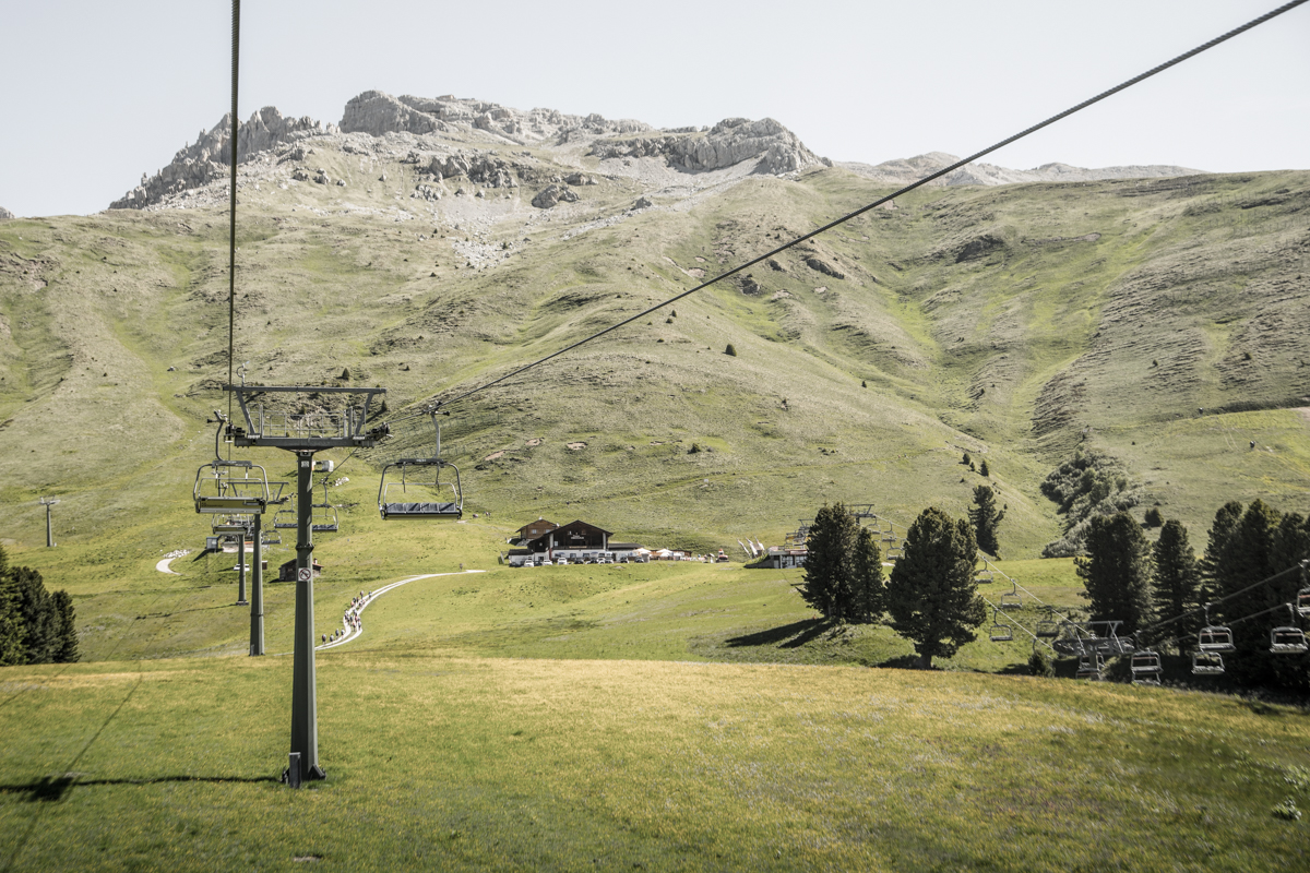 Arriving at the start of the Feudo Pass, at an altitude of 2.200 m.