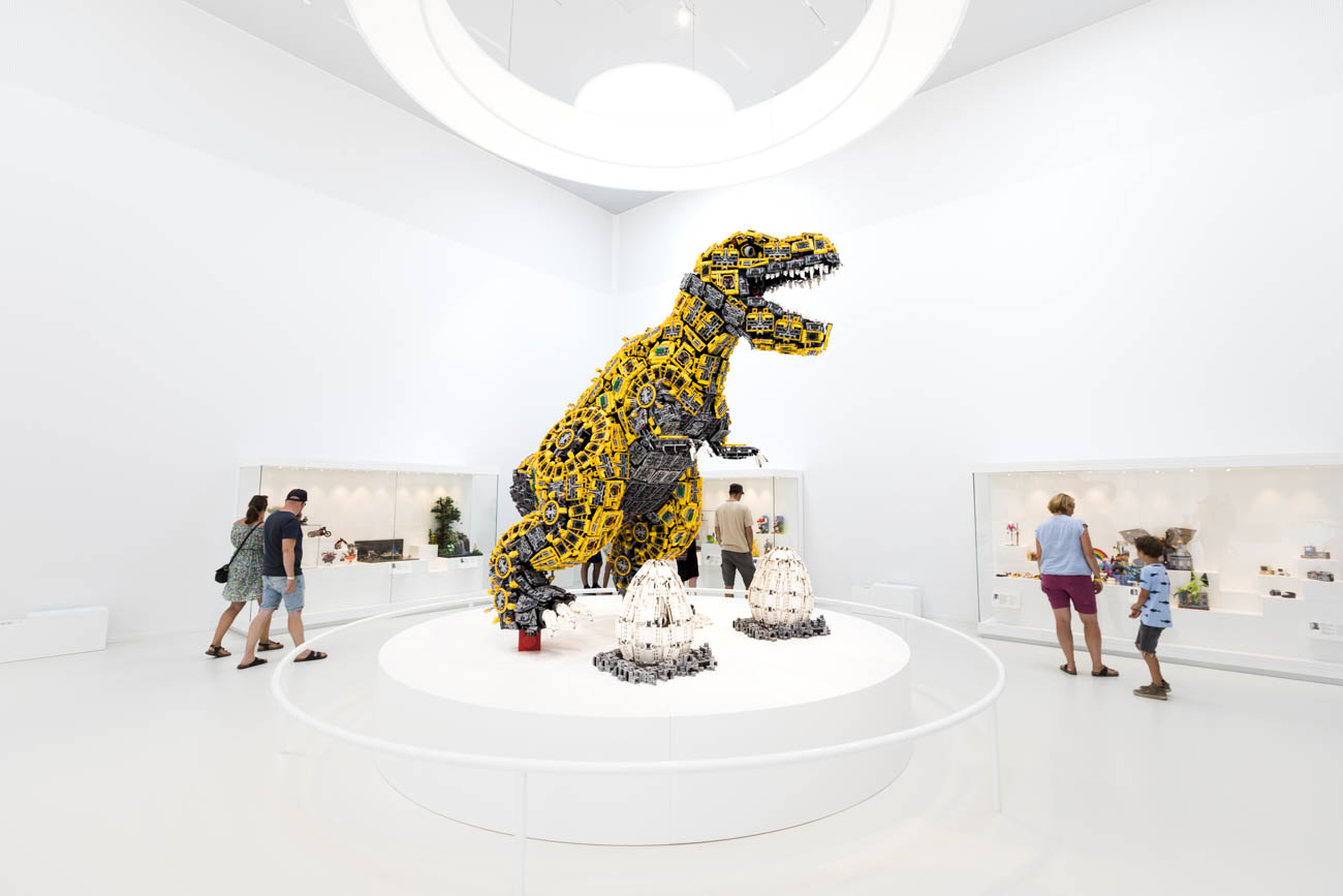 The amazing Technic dinosaur in the LEGO House Masterpiece Gallery. Over 700 panels with 18 unique designs were used to cover the dinosaur.