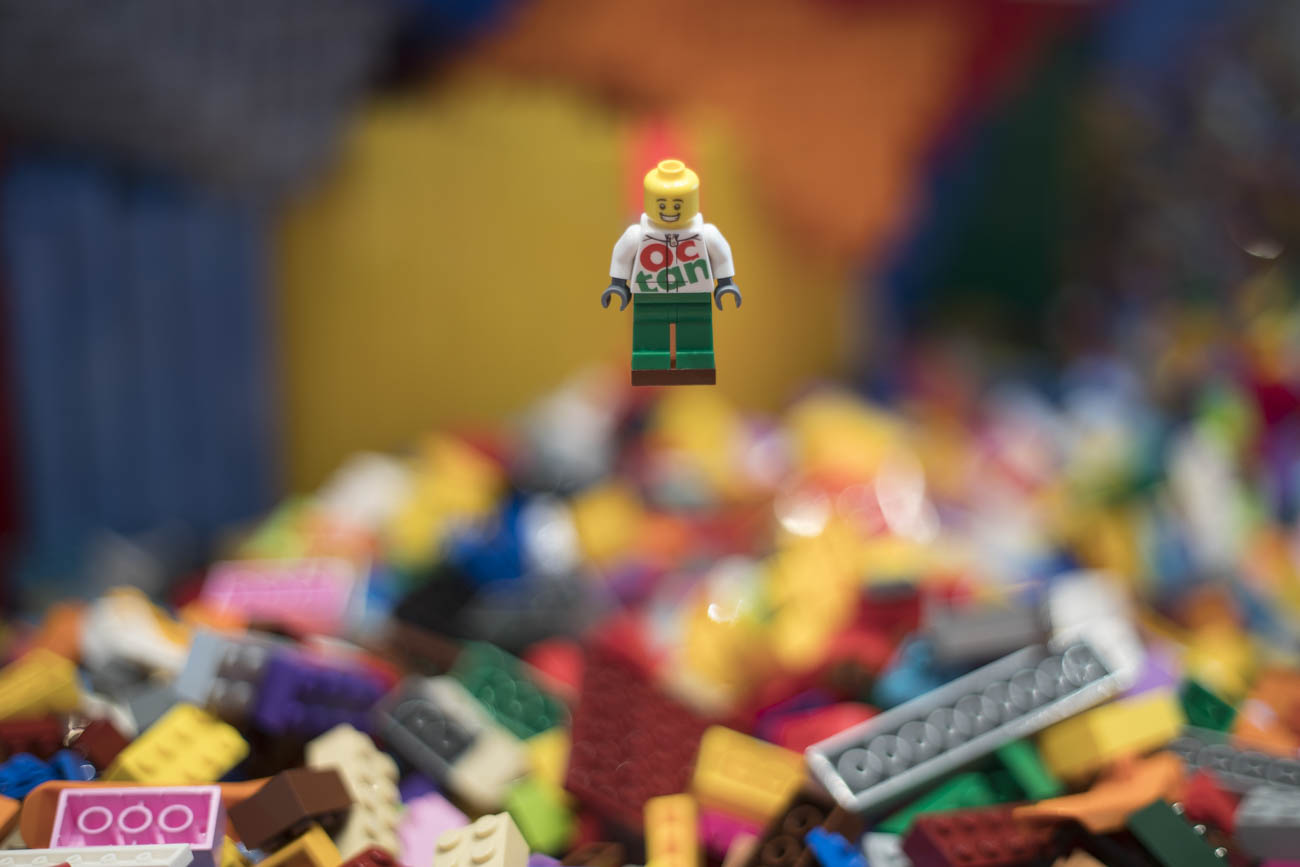 We took the opportunity to create some small scaled figures, in between the various colours from the classic bricks.