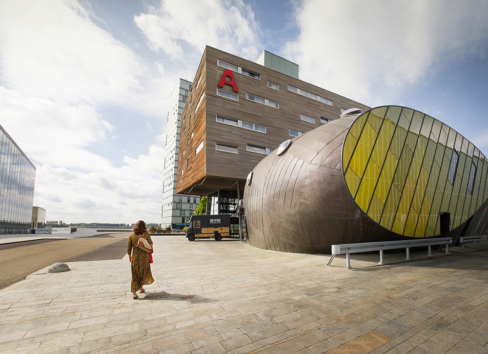 Architectuur_Almere_Apollohotel_ClaireDroppert.jpg