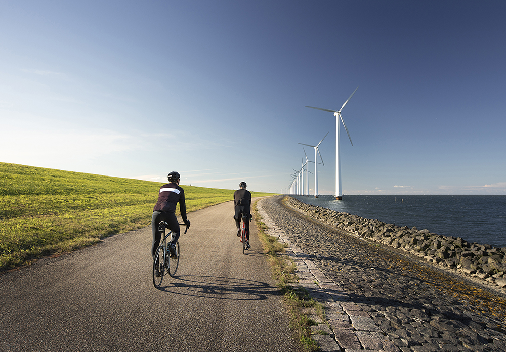 Fietsers_IJsselmeerdijk_ClaireDroppert.jpg