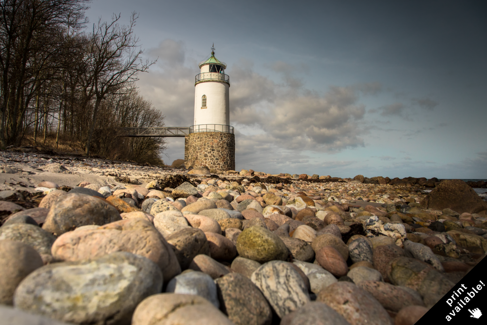 The idyllic lighthouse of Taksensand at the edge of the forest.