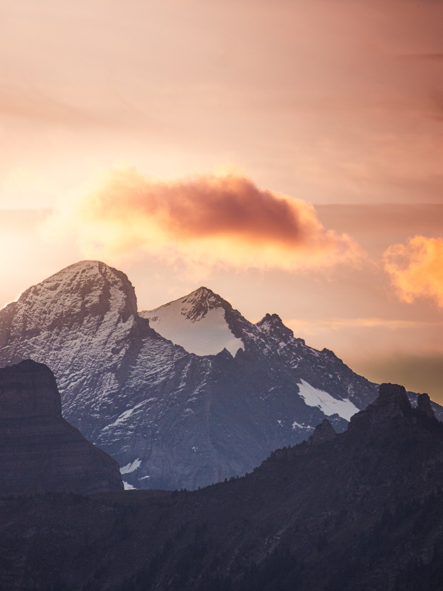 Memories of our #Swisstainable adventure in the Bernese Oberland! 🇨🇭We travelled by train with the Swiss Travel Pass, passing lakes and valleys where the views were unforgettable. Witnessing the Z&uuml;glete festival in Gstaad was the cherry on the