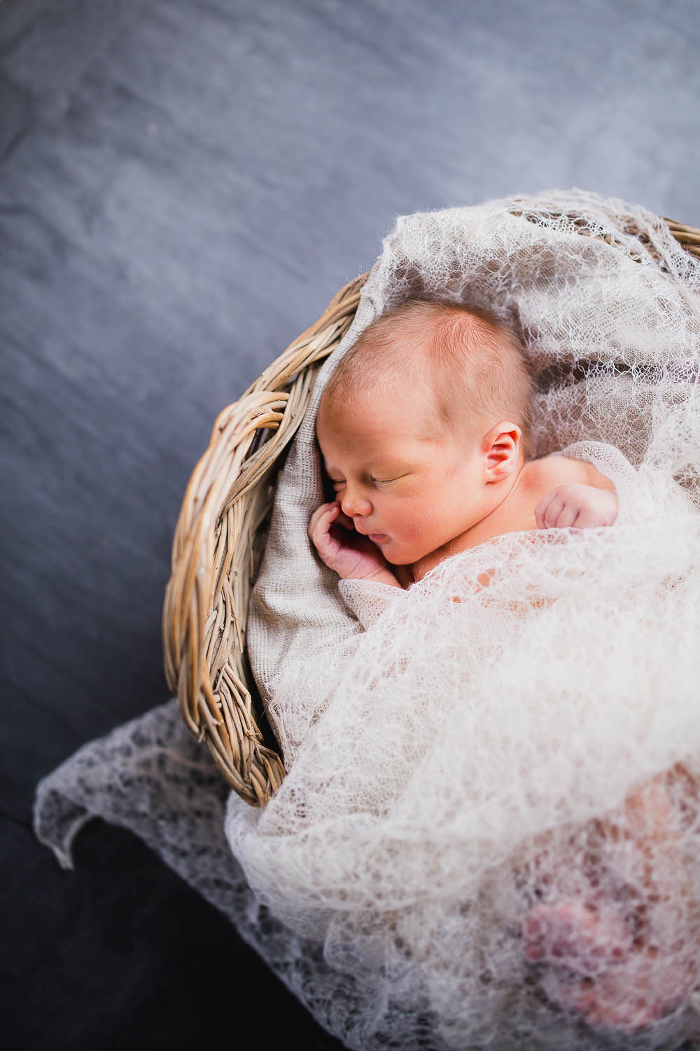 newborn-photographer-rochester-12.jpg