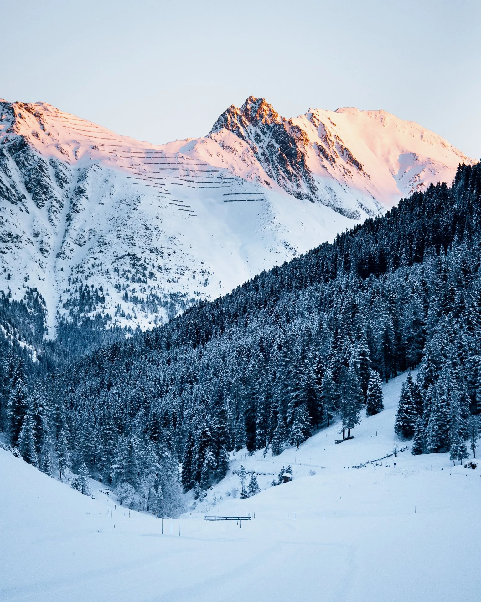 Daniel Keppler_Black or White_2024_skitour_Praxmar-1-2.jpg