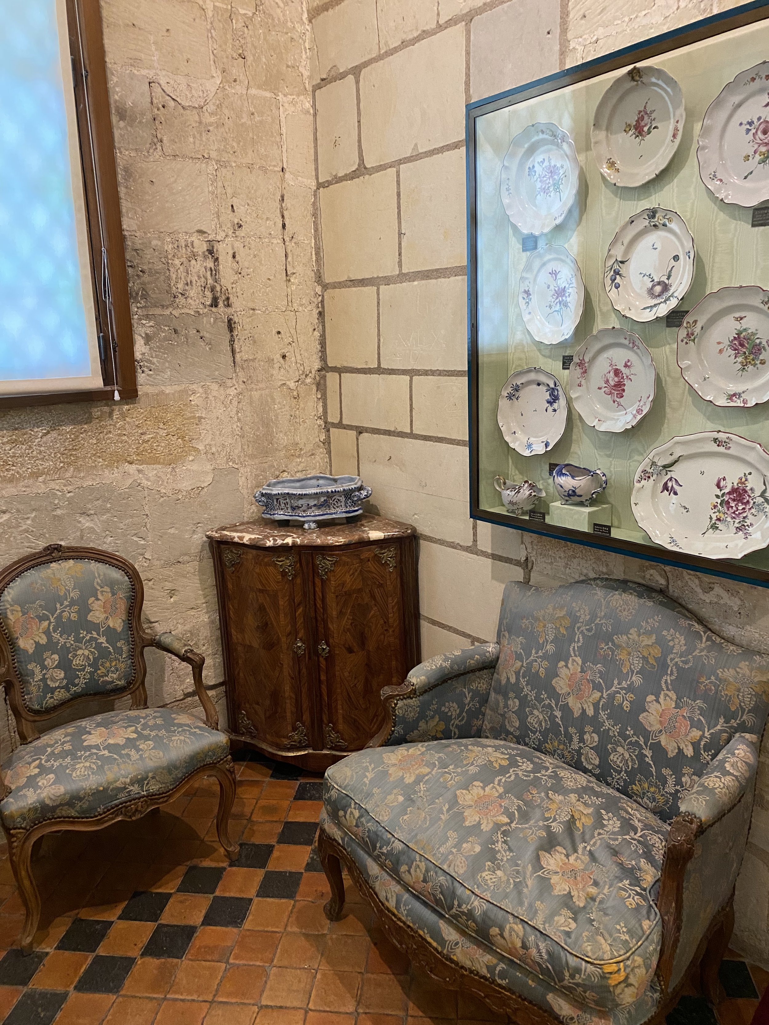 Musee_de-Saumur-armchairs.jpeg