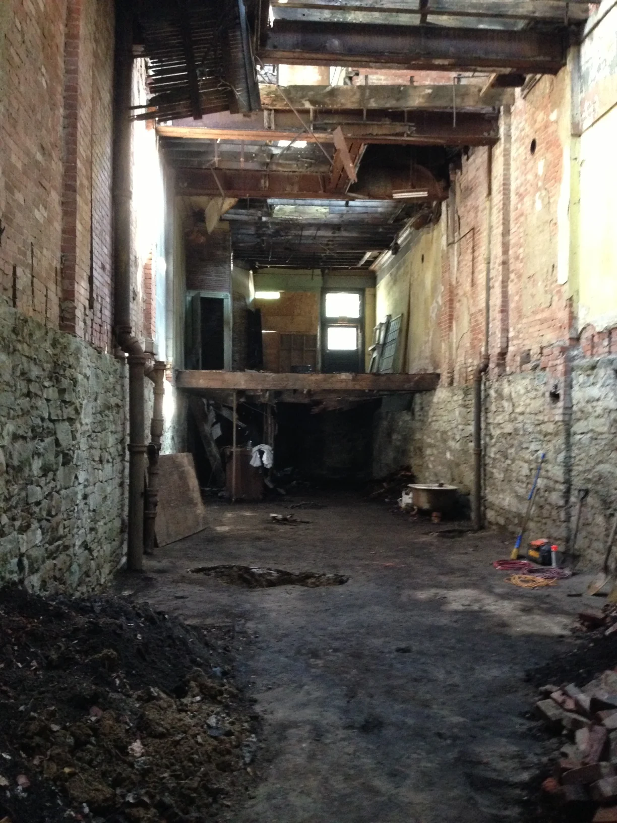 1521 Interior to front.JPG