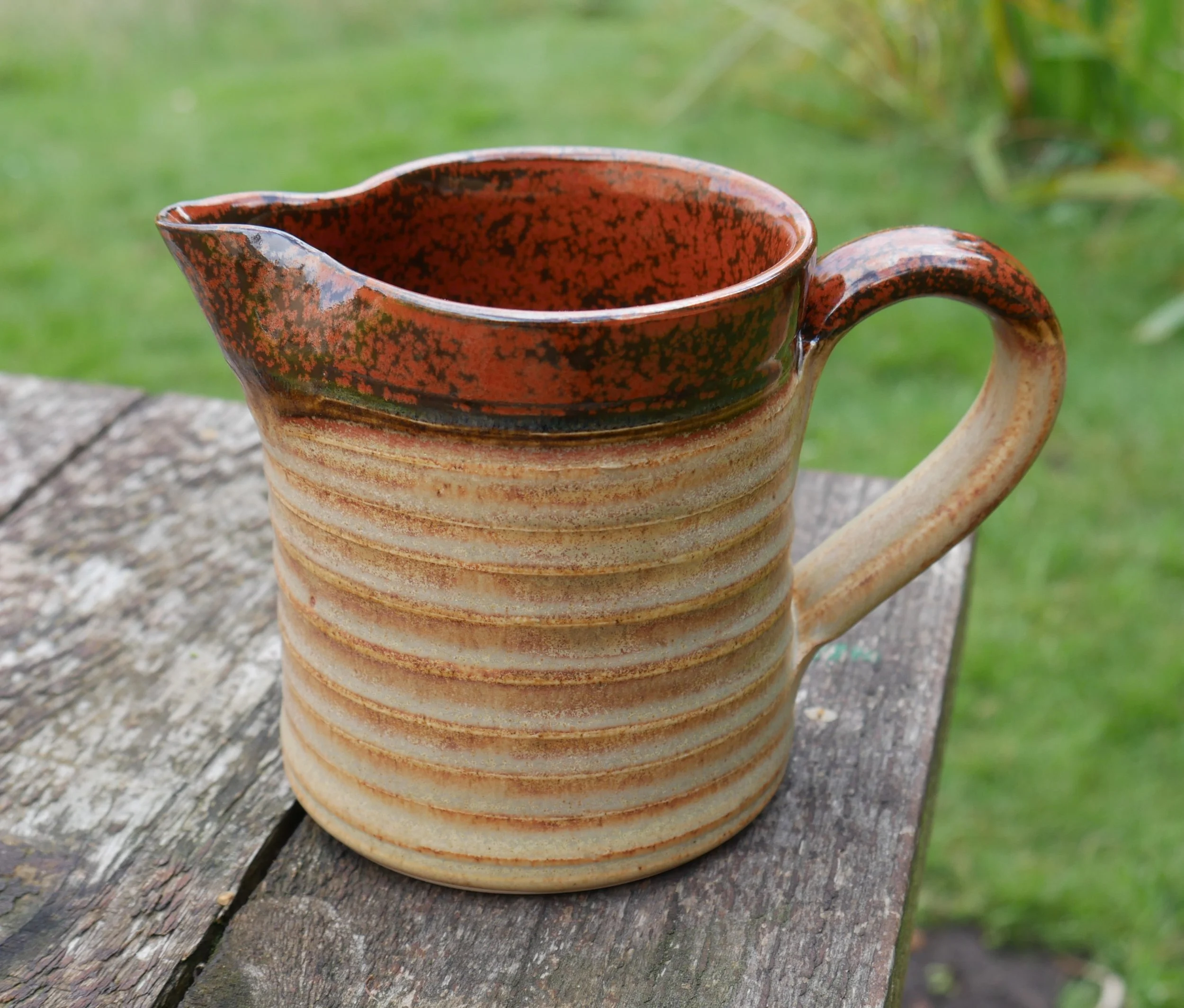   Mottled red/oatmeal    9cms tall    £20.00  