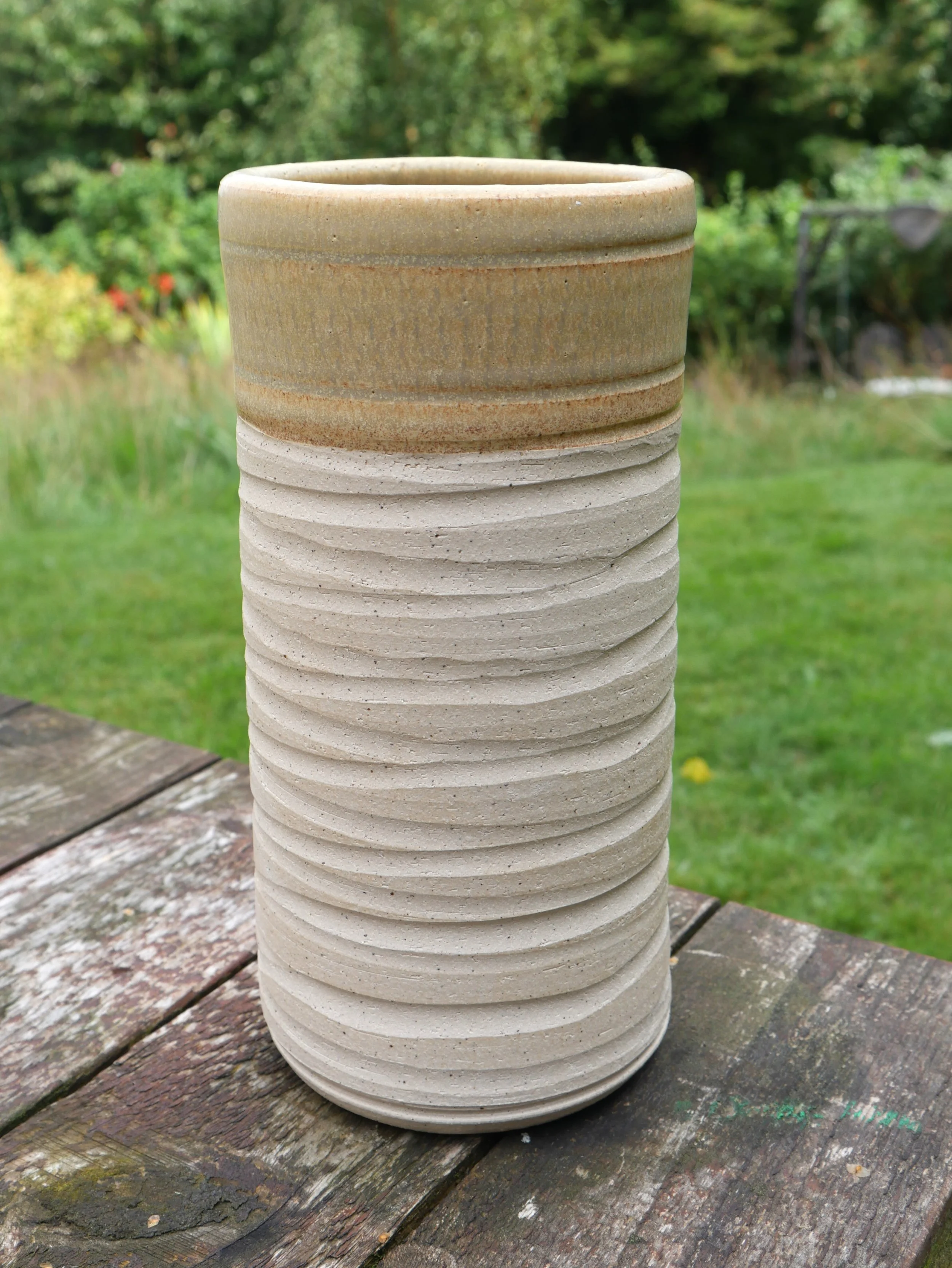   Oatmeal, bare flecked stoneware    21 cms x 10 cms    £40.00  