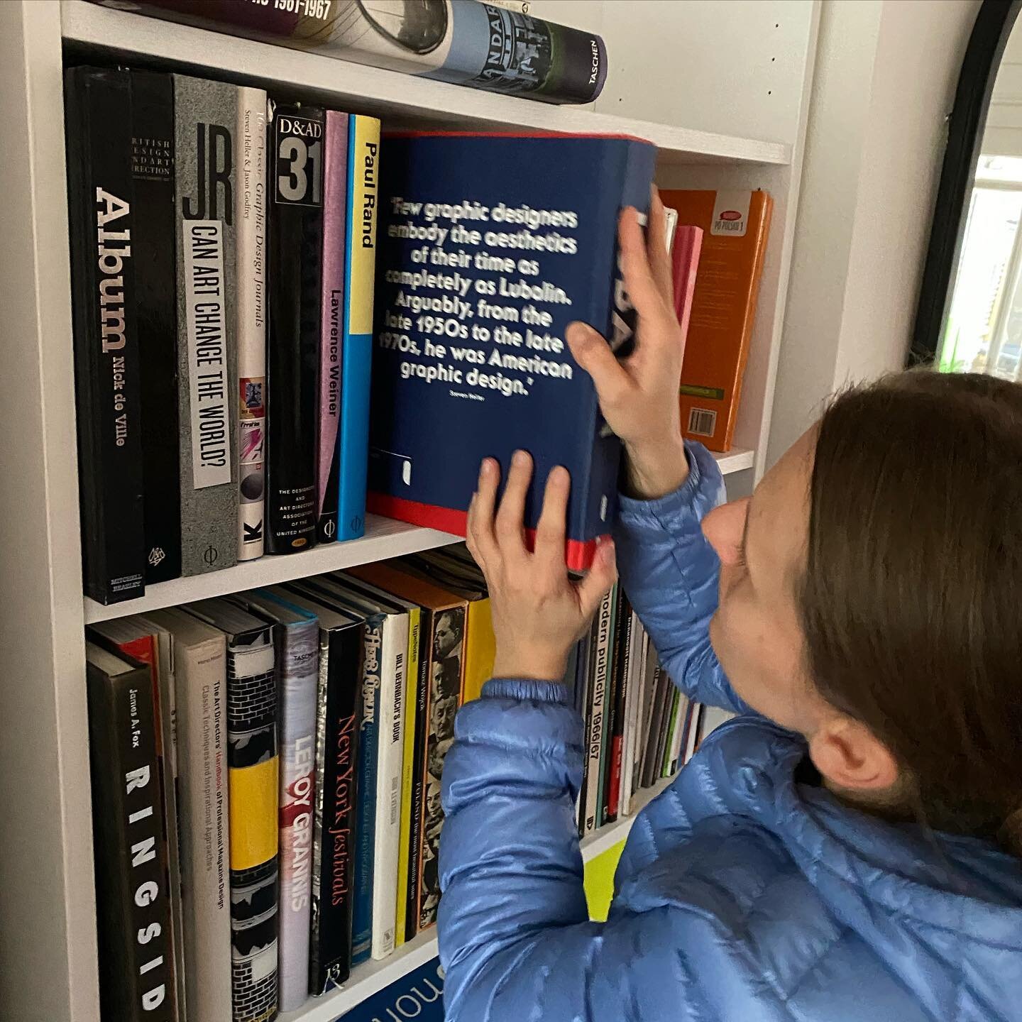 @simply_grow_mum Rearranging books... Big decisions to be made, order by height, topic or colour? Or go rogue 🤔