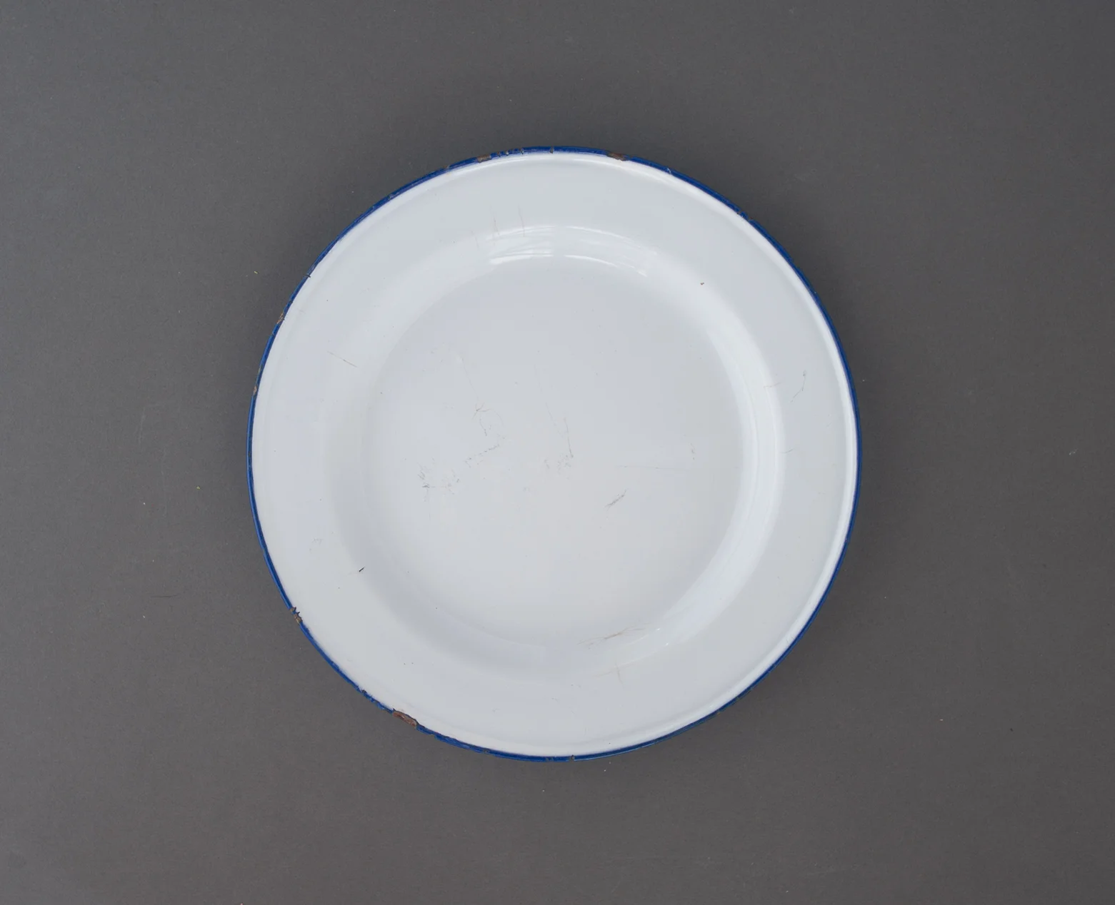 FoodPhotographyProps_NicoleMcQuade_enamelplate2.jpg