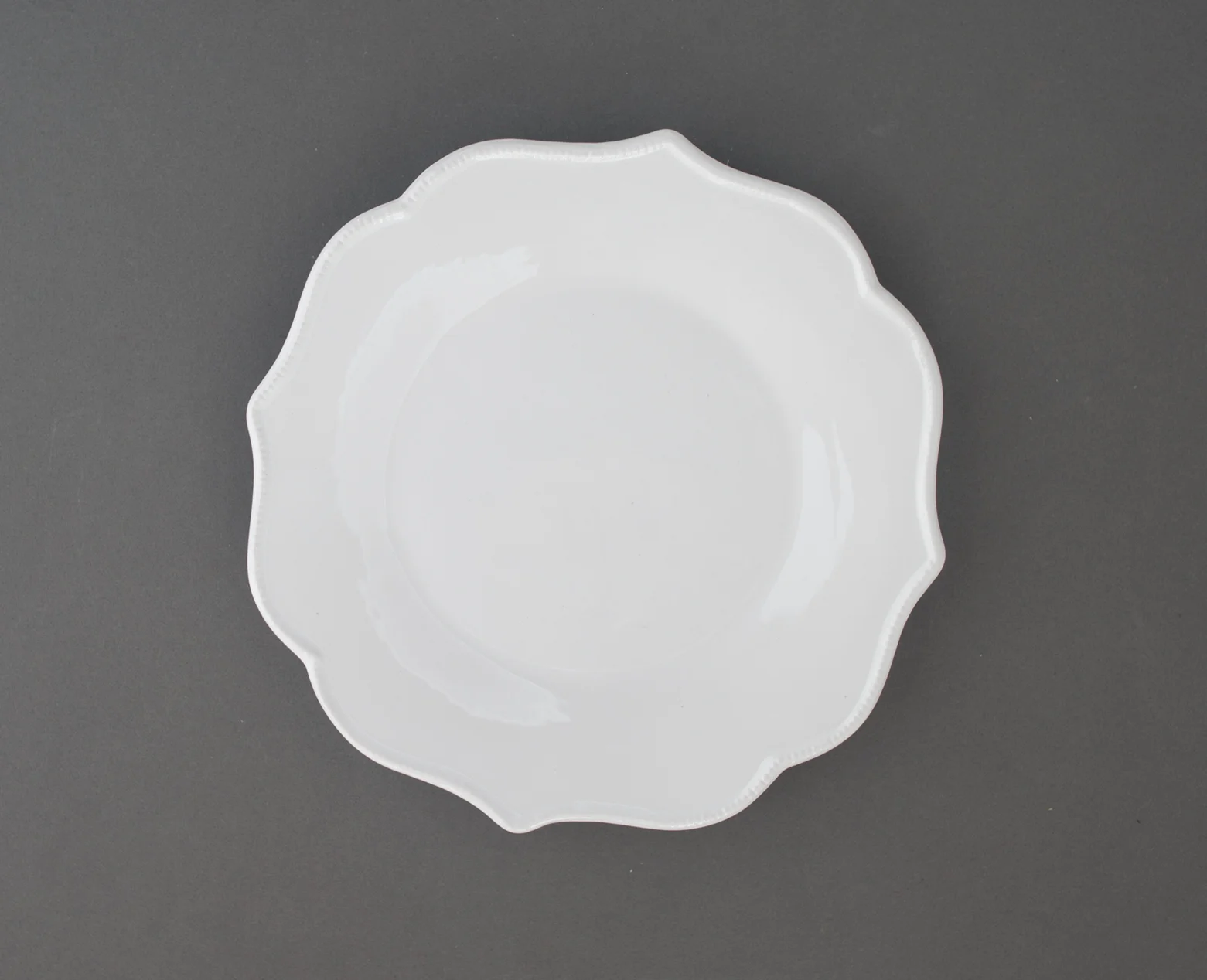 FoodPhotographyProps_NicoleMcQuade_medscallopplate.jpg