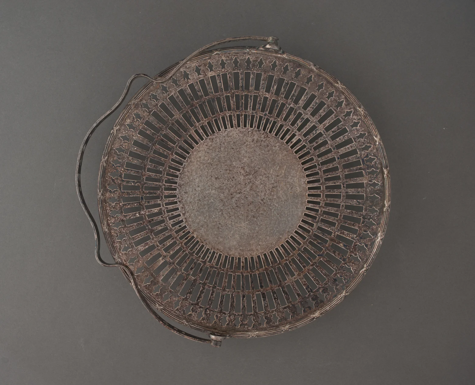 FoodPhotographyProps_NicoleMcQuade_vintagetray2.jpg
