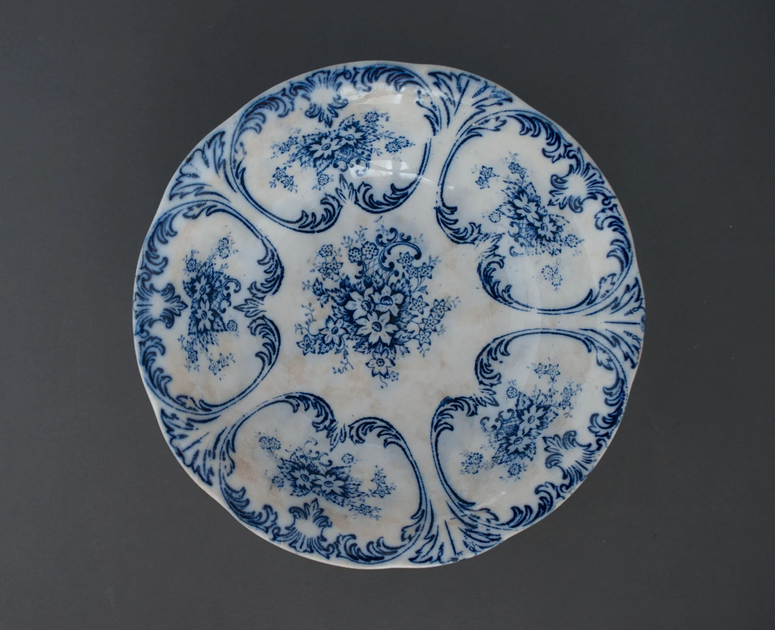 FoodPhotographyProps_NicoleMcQuade_vintageservingbowl.jpg
