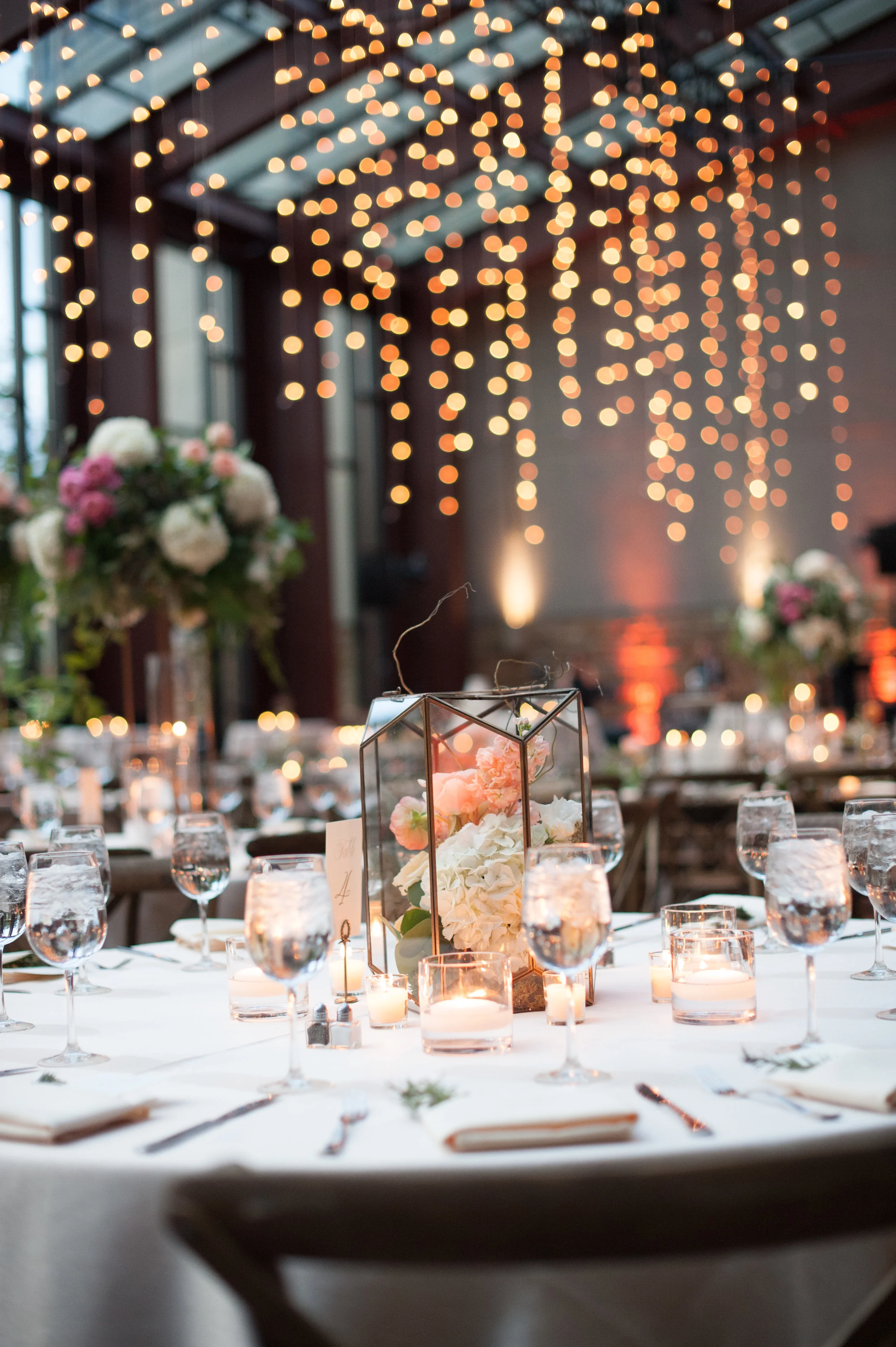 The tables were beautifully decorated at this fairy tale wedding held at the Country Music Hall of Fame in downtown Nashville, TN.&nbsp;Planning &amp; design by Big Events Wedding.