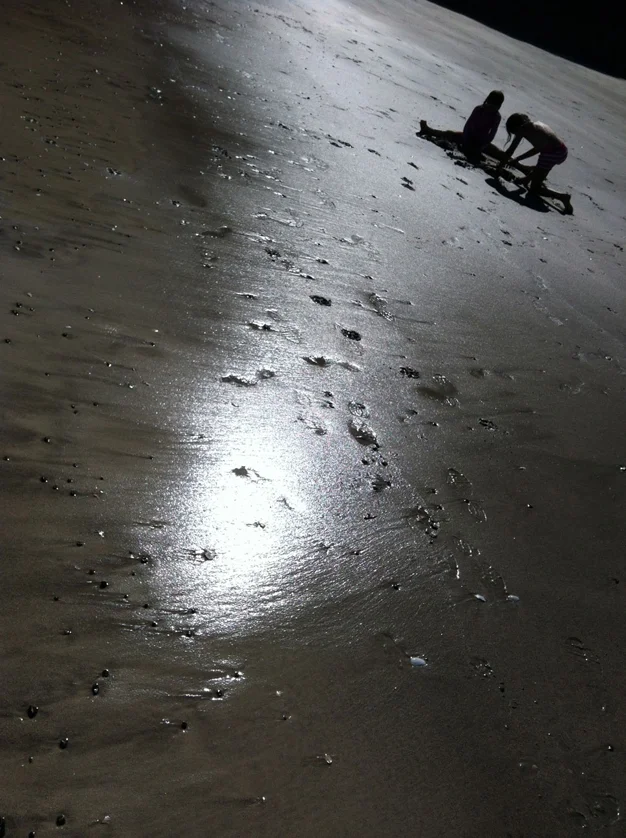kidsdarkbeach.jpg