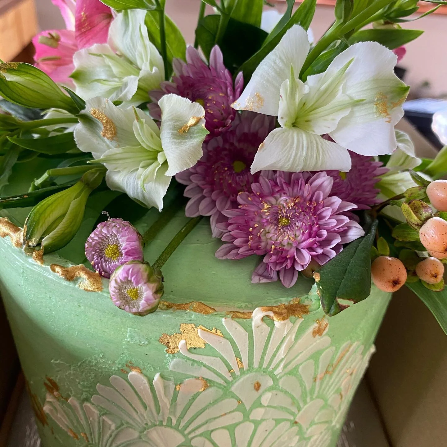 Sometimes green = cake thanks @lilithwaiheke. Happy day to @kika.wav