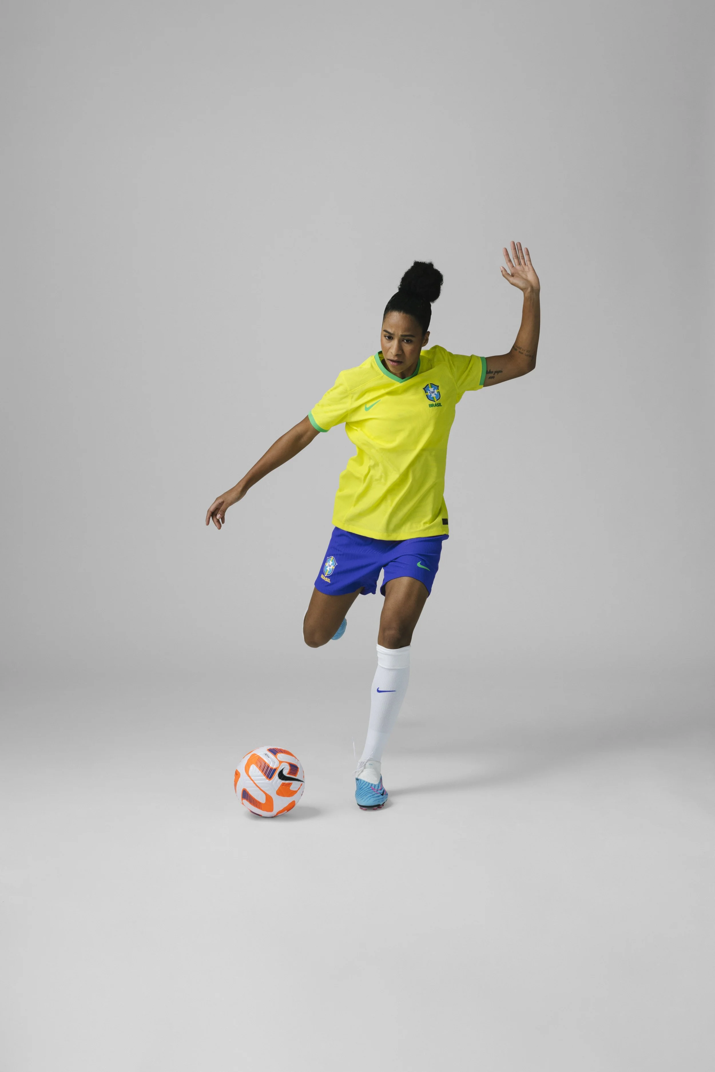 larissazaidan_nike_dia2-1217_FINAL-8bit.jpeg