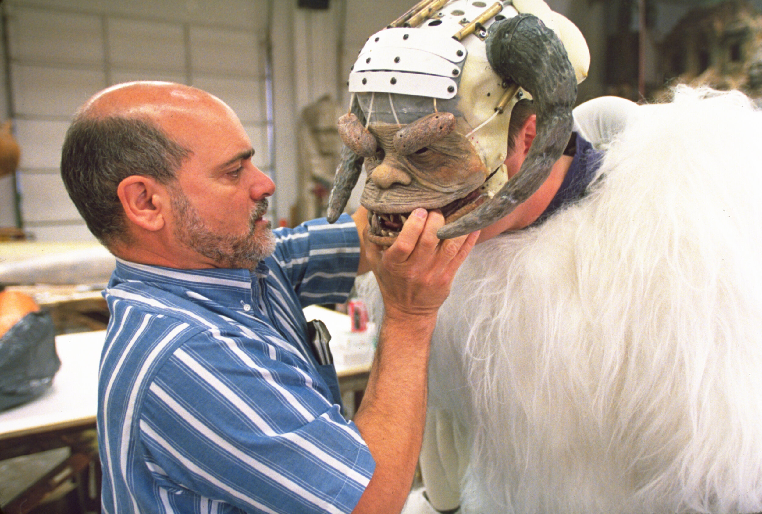  Fitting the Wampa headpiece on Howie Weed for The Empire Strikes Back: Special Edition. 