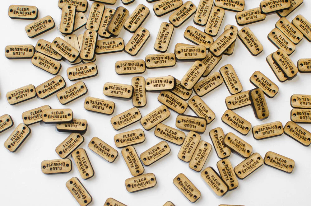 BOUTON-EN-BOIS-LOGO-PERSONNALISE.jpg