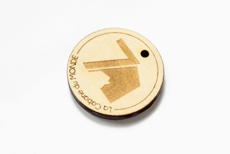 Porte-clef sur-mesure en bois avec logo gravé