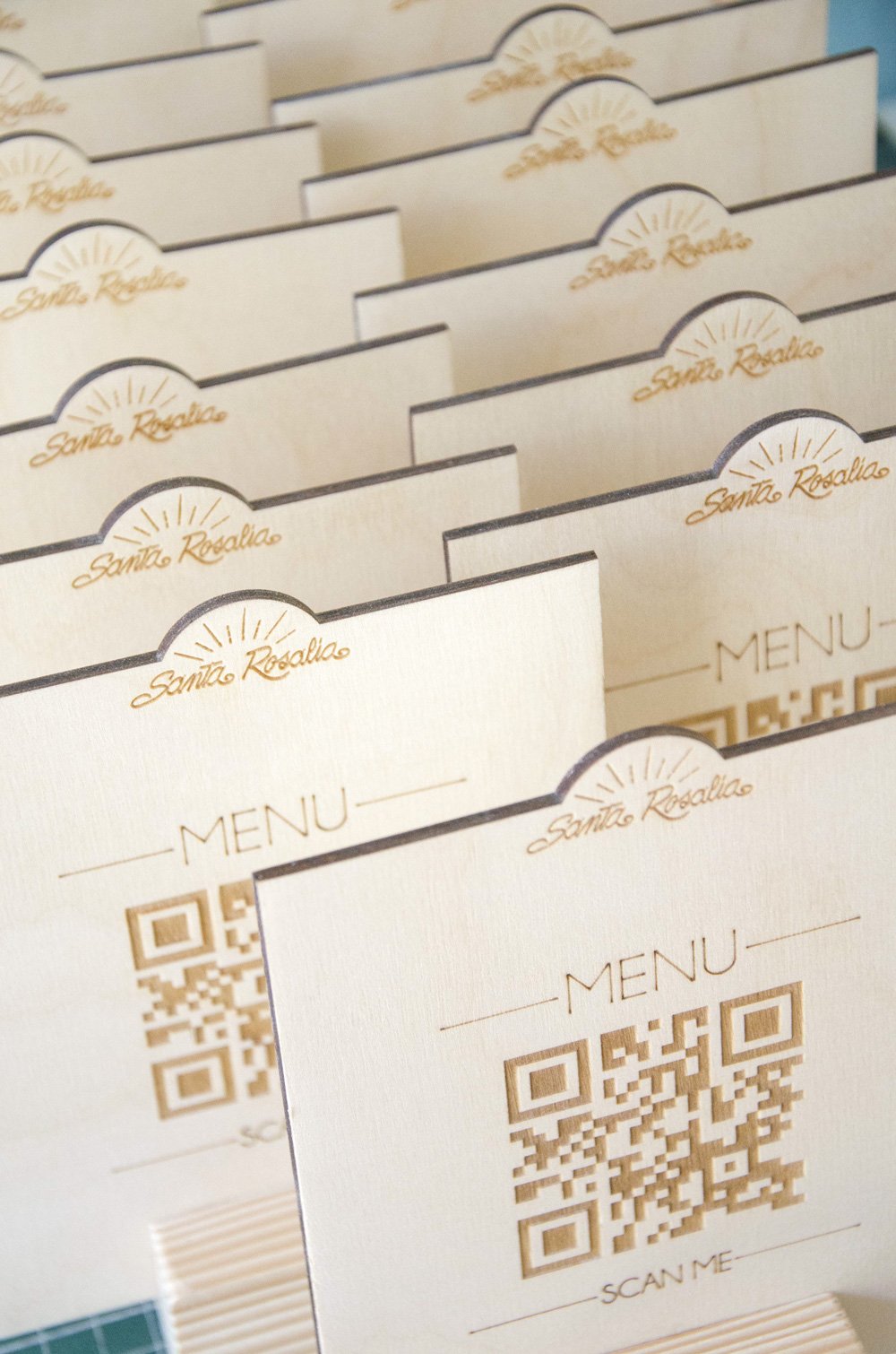 Menu qrcode en bois sur-mesure