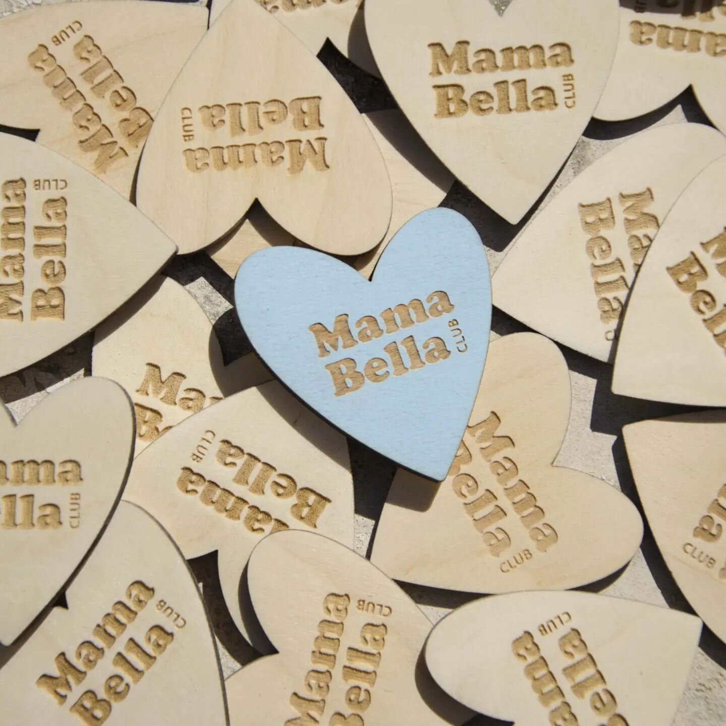 Des jolies broches sur-mesure pour le trop cool &eacute;v&eacute;nement @mamabella.club de @bertillepics @28juillet.v.v 
...
#MadeInFrance #madeincotedazur #mamabella #mamabellaclub #creatricefrancaise #motherhood #grossesse #motherlove #woodlovers