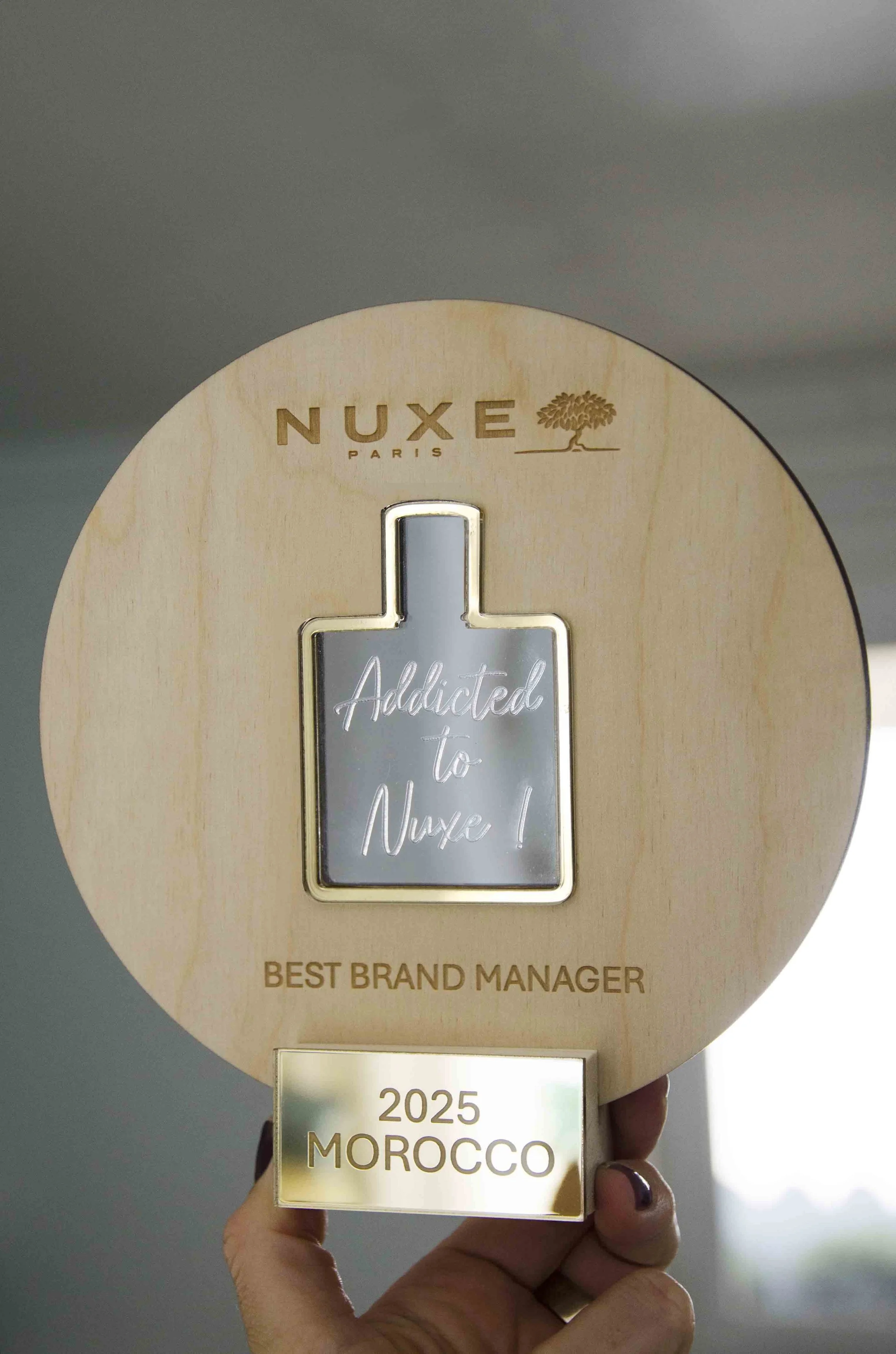 trophée sur mesure en bois et plexiglas